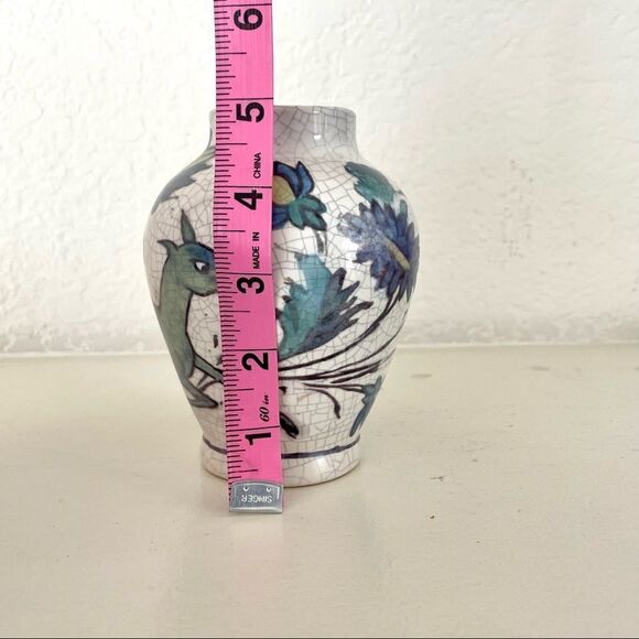 Small pottery barn white vase with flowers and animal - Picture 4 of 10